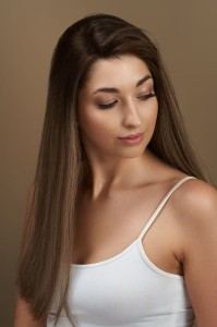 Peruka z włosów naturalnych ciemny blond LILY 50 cm